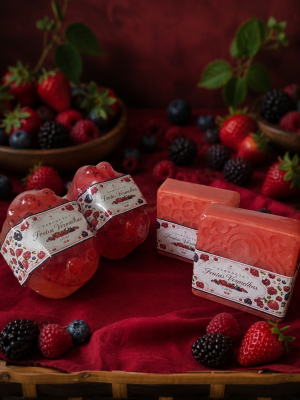 Frutas vermelhas em barra e massageador